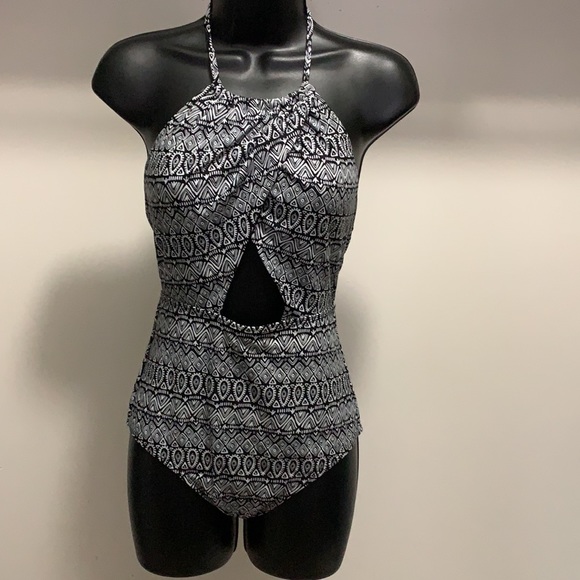 One piece swimsuit - Picture 1 of 4